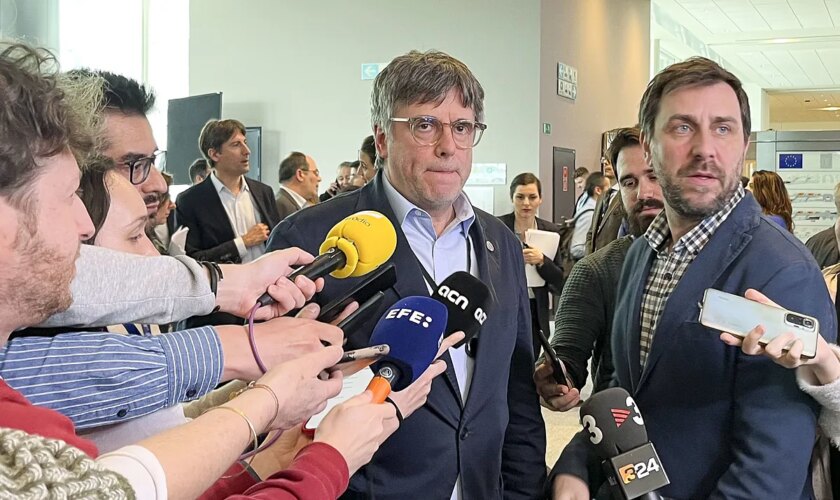 Puigdemont y Comín denuncian su "indefensión" ante las "autoridades españolas" tras la sentencia de la Justicia europea