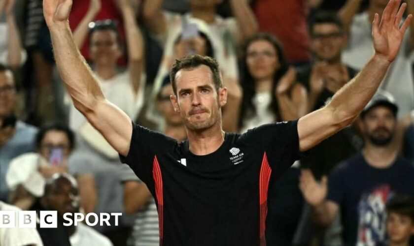 Andy Murray celebrates London 2012 gold