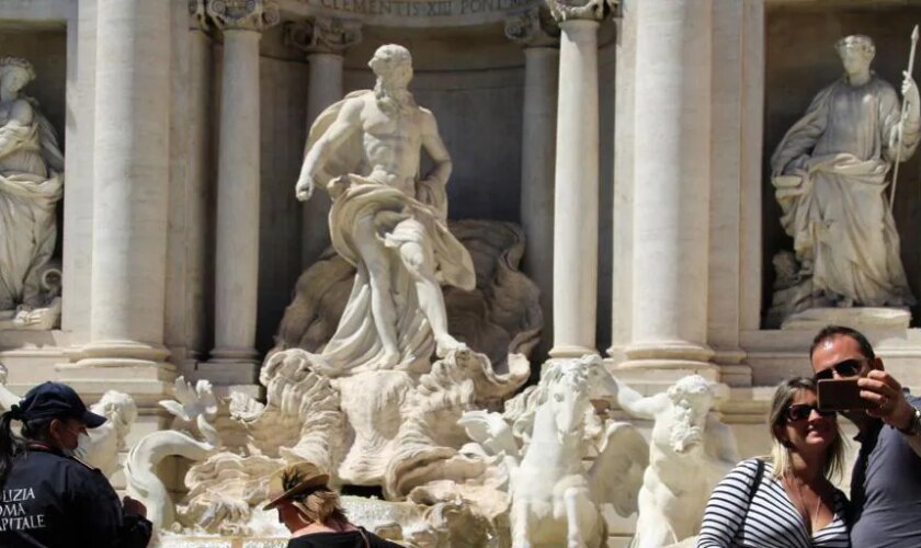 Roma estudia el cobro de una tasa a los turistas en la Fontana di Trevi