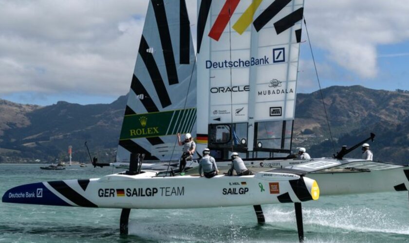 Startet im August 2025 zum ersten Mal in Deutschland: Die SailGP-Serie mit dem deutschen Fahrer Erik Heil. Foto: Ricardo Pinto F