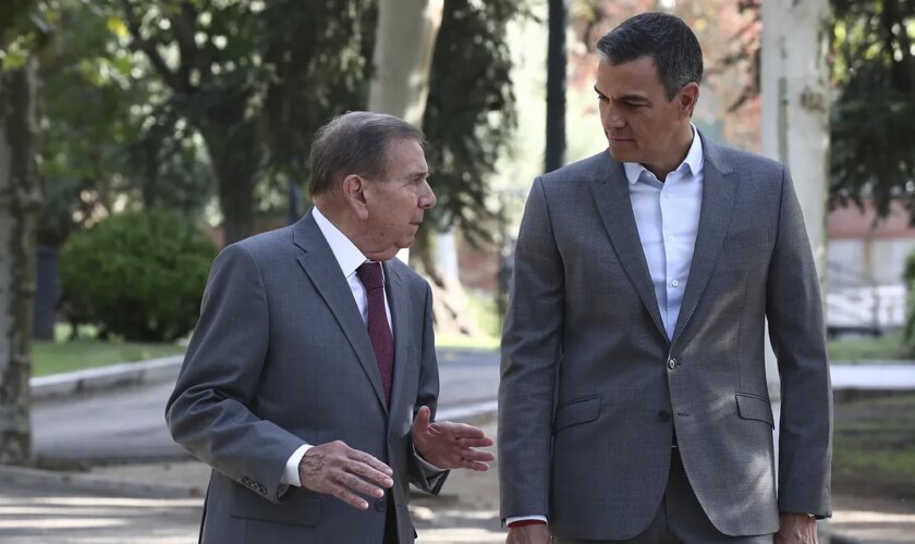 Sin Albares, en los jardines y sin corbata: Moncloa rebaja el encuentro con Edmundo González tras las amenazas chavistas