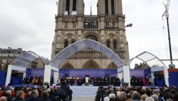 Sur le parvis de Notre-Dame, des personnalités religieuses prient pour «un changement radical» en faveur de la paix