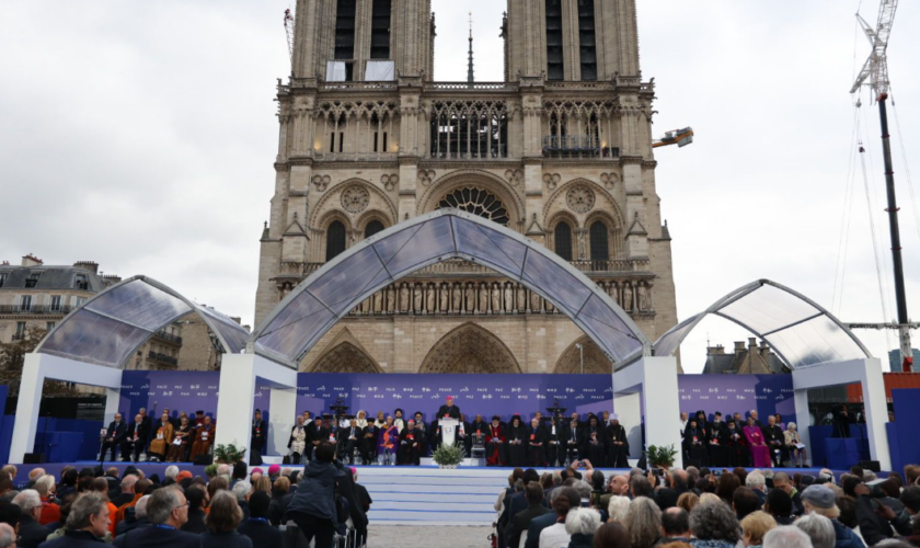 Sur le parvis de Notre-Dame, des personnalités religieuses prient pour «un changement radical» en faveur de la paix