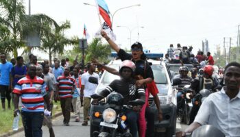 Tanzanie : les domiciles de deux leaders d'opposition pris pour cible par la police avant une manifestation