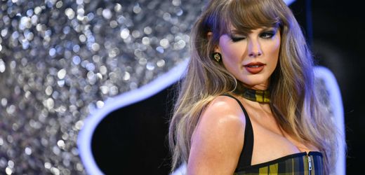 Taylor Swift: Mann kauft signierte Gitarre für 4000 US-Dollar – und zerstört sie dann