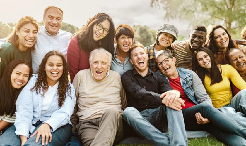 Tener amigos de diferente raza, estatus social o edad conlleva mayores beneficios emocionales