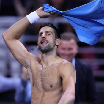 Tennis : les images du show façon strip-tease de Djokovic et Dimitrov en exhibition