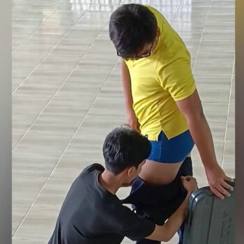 Thailand: Schlangenexperte will aufklären – dann kriecht eine Kobra in seine Hose