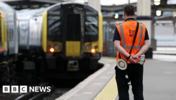 Train drivers accept pay deal to end strike action