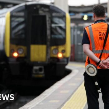 Train drivers accept pay deal to end strike action