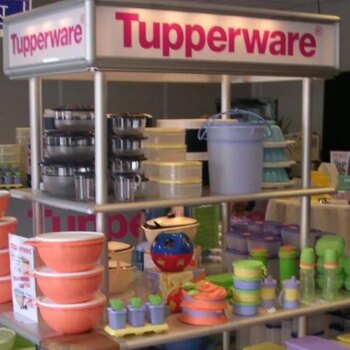 Tupperware en peligro: la Bolsa de Nueva York suspende la cotización de la compañía por temor inminente de quiebra