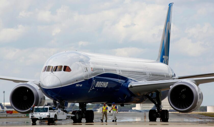 Eine Boeing 787 Dreamliner am Boden