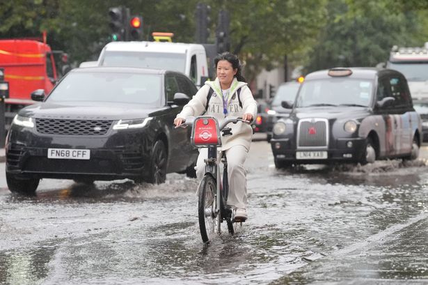 UK weather: Ferocious Atlantic storm shown on its way to Britain with 55mph winds