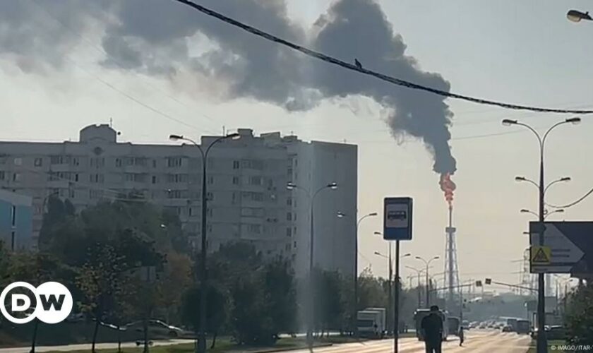 Ukraine updates: Moscow refinery hit in massive drone attack