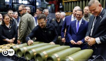 Ukraine updates: Zelenskyy eyes high-level talks on US trip