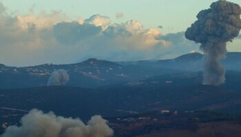 Un civil muerto tras "más de 80 bombardeos israelíes en media hora" contra Hizbulá en el sur y el este de Líbano