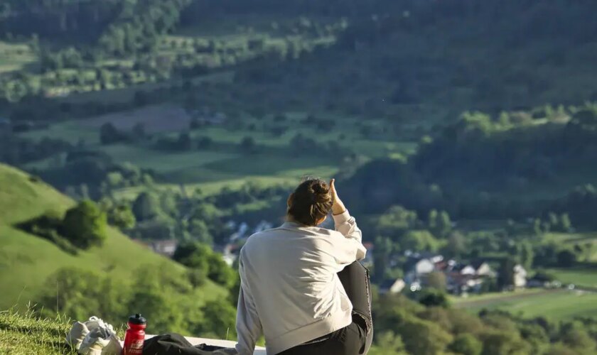 Una mujer que dejó su trabajo para viajar se arrepiente: «No puedo dar la entrada de una casa ni estoy lista para tener hijos»