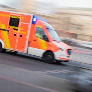 Zu dem Unfall kam es nach Angaben der Polizei, als der Junge mit seinem Fahrrad eine Straße überqueren wollte. (Symbolbild) Foto