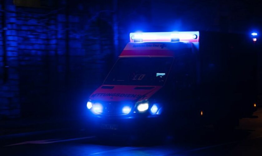 Bei einem Autounfall in Göttingen werden fünf Menschen verletzt. (Symbolbild) Foto: Nicolas Armer/dpa