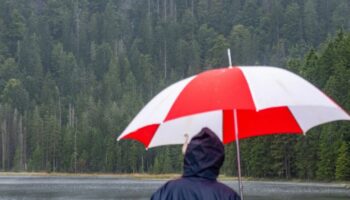 Vor allem im Südosten Bayern regnet es anhaltend. Foto: Armin Weigel/dpa