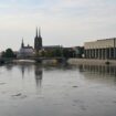 Die Hochwasserwelle in der Oder hat die niederschlesische Stadt Breslau erreicht. (Foto aktuell) Foto: Maciej Kulczynski/PAP/dpa