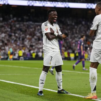 Vinicius provoca una chispa a tiempo en el Madrid para remontar al Espanyol