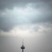 Wolken und Regen dominieren das Wetter in der neuen Woche in NRW - in der Nacht könnte es richtig kalt werden (Archivbild). Foto