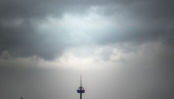 Wolken und Regen dominieren das Wetter in der neuen Woche in NRW - in der Nacht könnte es richtig kalt werden (Archivbild). Foto