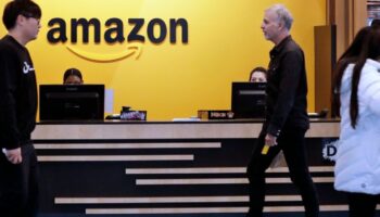 Bisher konnte man bei Amazon an zwei Tagen pro Woche im Homeoffice bleiben. (Archivbild) Foto: Elaine Thompson/AP/dpa