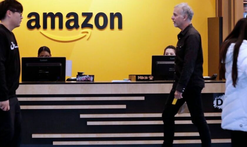 Bisher konnte man bei Amazon an zwei Tagen pro Woche im Homeoffice bleiben. (Archivbild) Foto: Elaine Thompson/AP/dpa