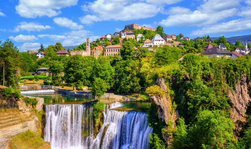 Cette petite ville est inconnue des touristes, ses cascades sont parmi les plus belles d'Europe