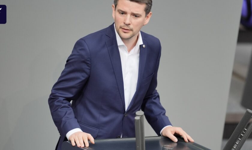 Ukraine-Liveblog: Verteidigungsausschuss-Vorsitzender kritisiert Scholz’ Ukraine-Politik scharf