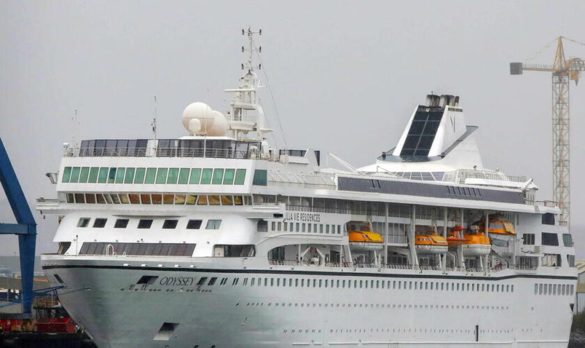 Le navire de croisière de luxe «Odyssey» prend enfin la mer après quatre mois de blocage à Belfast