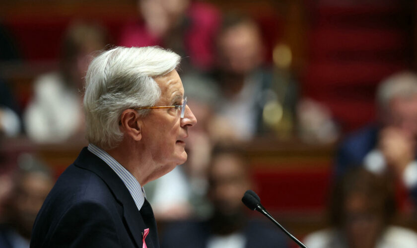 Face à l’Assemblée, Michel Barnier poursuit le « en même temps » macroniste (en ménageant le RN)