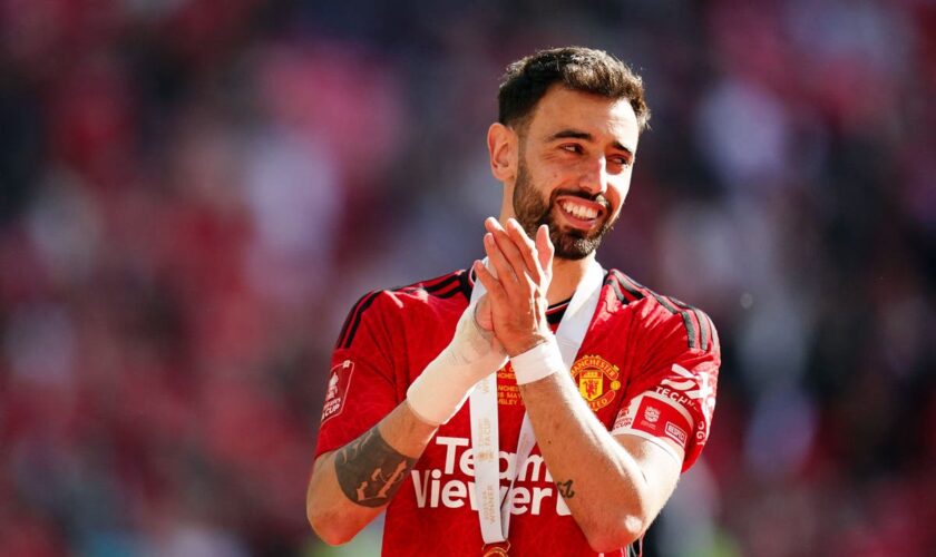 Bruno Fernandes has red card during Man United loss to Tottenham overturned