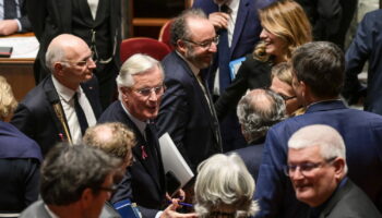 Barnier se paye Ciotti, Attal, Panot... Ces phrases caustiques et moqueuses qui donnent le ton