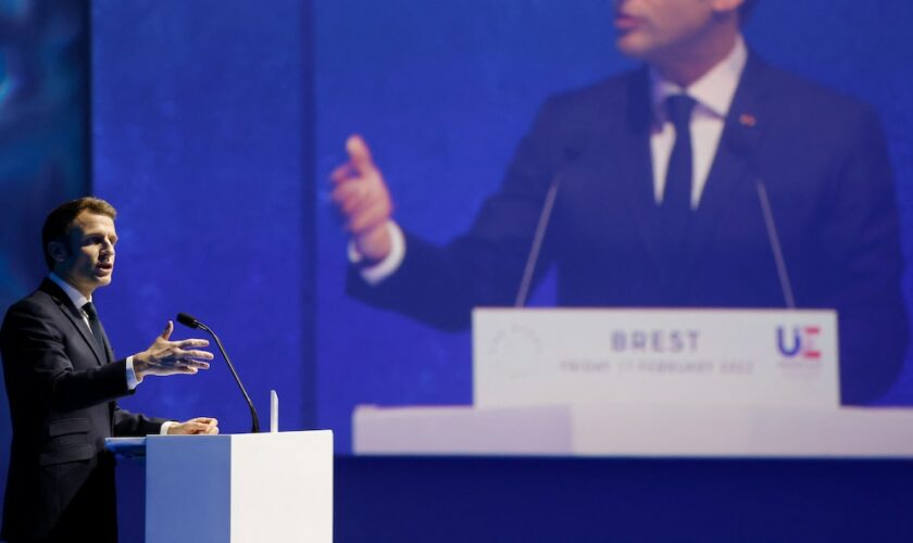 Emmanuel Macron à Brest lors du One Ocean Summit, en 2022. Le message implicite de ce nom ? Le français est ringard et incapable de dire la modernité.