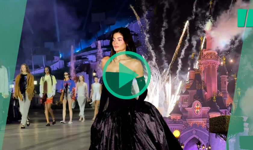 Kylie Jenner et Coperni enchantent Disneyland Paris avec un défilé féerique suivi d’une fête dans le parc