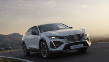 Peugeot e-408 : le SUV coupé passe à l'électrique, le déclic pour faire décoller les ventes ?