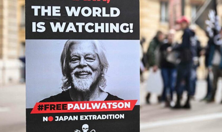 La détention de Paul Watson à nouveau prolongée, malgré la pression internationale