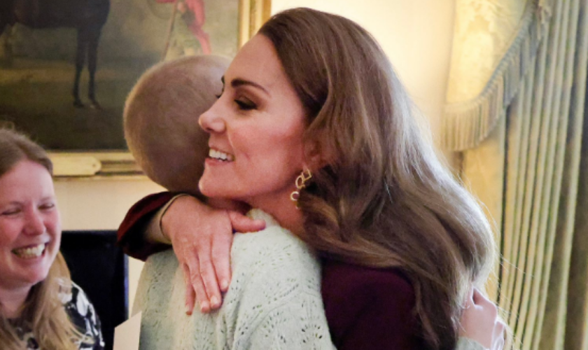 Kate Middleton rencontre une ado atteinte d’un cancer, les images émouvantes