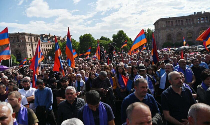 En Arménie, des milliers de manifestants demandent le départ du Premier ministre après des concessions territoriales à l’Azerbaïdjan