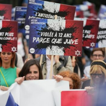 Manifestation contre l'antisémitisme après le viol d'une enfant juive de 12 ans à Courbevoie, le 20 juin 2024 à Paris