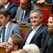 Gouvernement Barnier, en direct : Darmanin menace, un sondage conforte le Premier ministre