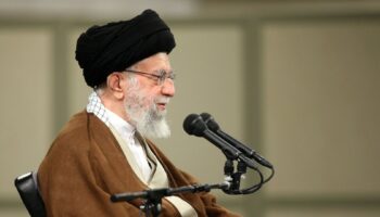 L'Iran annonce la fermeture de l'Ifri en Iran en riposte à la publication de caricatures jugées insultantes pour le guide suprême Ali Khamenei