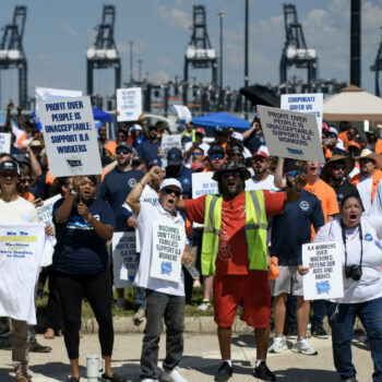 Aux États-Unis, la grève des dockers qui menaçait Kamala Harris prend (déjà) fin