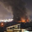 De la fumée s'élève après une frappe aérienne israélienne sur la banlieue sud de Beyrouth, tard le 3 octobre 2024. (Photo par AFP)