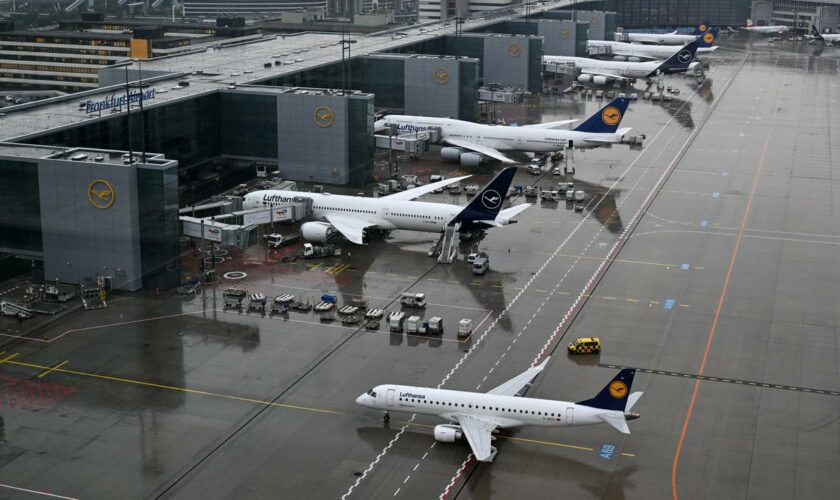 Flugverkehr: Flugsicherung spricht von Problemen im gesamten deutschen Luftraum