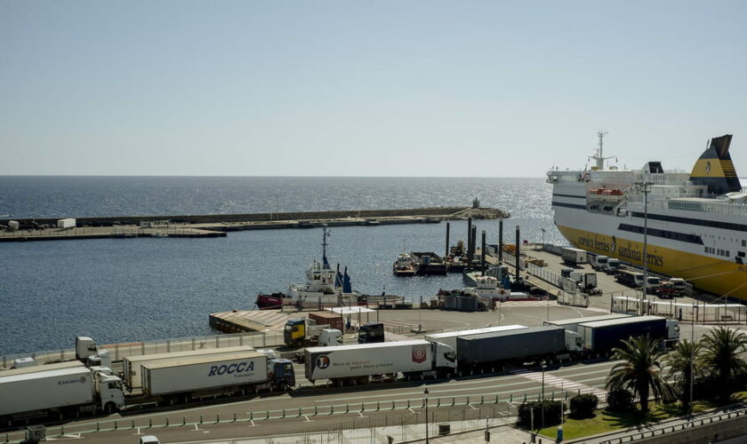 Grève spontanée en Corse : jusqu'à quand les aéroports et les ports vont-ils être bloqués ?