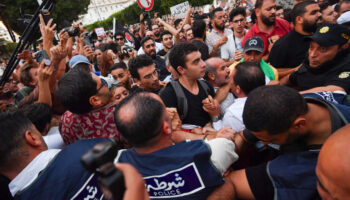 En Tunisie, des manifestants dénoncent les "atteintes aux libertés" avant la présidentielle